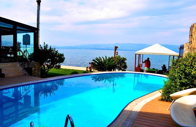 Villa Lake Paradise - Small Villa Lakeshore