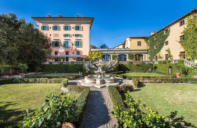 Villa Laurenzi - Six Bedroom Villa, Sleeps 20