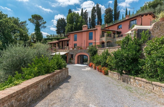 Villa Le Panteraie - villa with swimming pool between Florence and Pisa