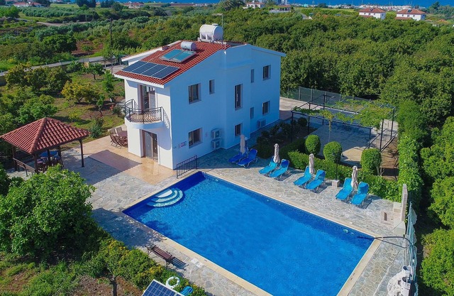Villa Leda Finiki: Latchi secluded villa, pool, A/C, Wi Fi