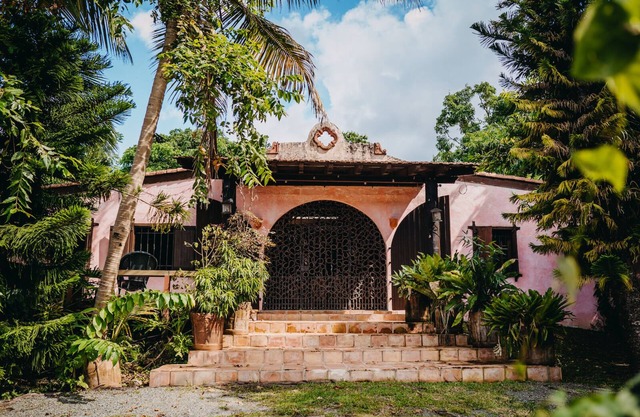 Villa Loma Sol - a Luxurious Hacienda surrounded by Nature