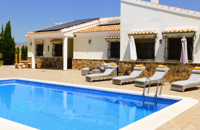 Villa Los Filabres - Lux 3 bed/4 bath Villa, AC, Views, Large Salt Pool, Albox