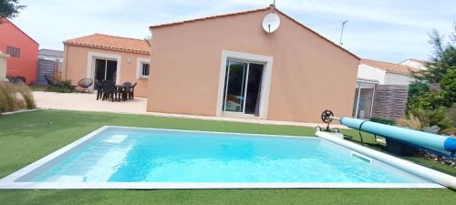 Villa LS - Agreable Villa avec piscine et jacuzzi