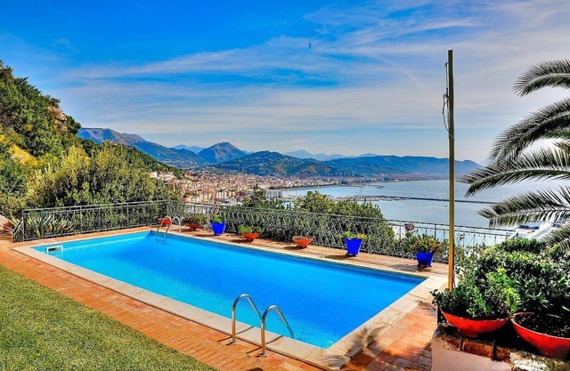 Villa Lucentia: A charming villa situated in a quiet location, a few minutes from the town center, with Free WI-FI.