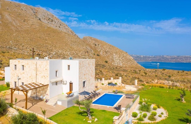 Villa Lulla - Four Bedroom Villa, Sleeps 10