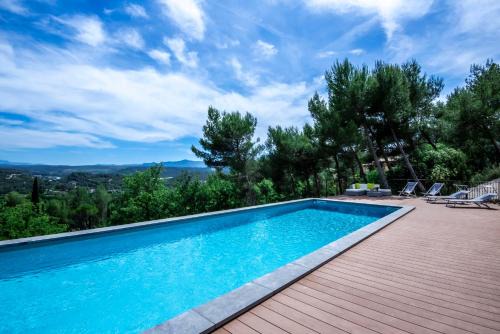 Villa lumineuse avec piscine clim 1ere étage vue panoramique 10min Aix-en-Provence