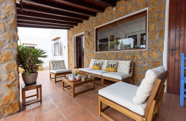 Villa Mollie Ibiza - Six Bedroom Villa, Sleeps 11