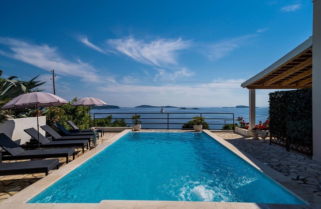 Villa Made 4U - Deluxe Four Bedroom Apartment with Terrace and Sea View