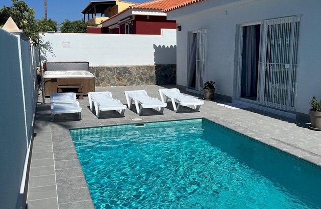 Villa Magnolia - Three Bedroom Villa, Sleeps 5