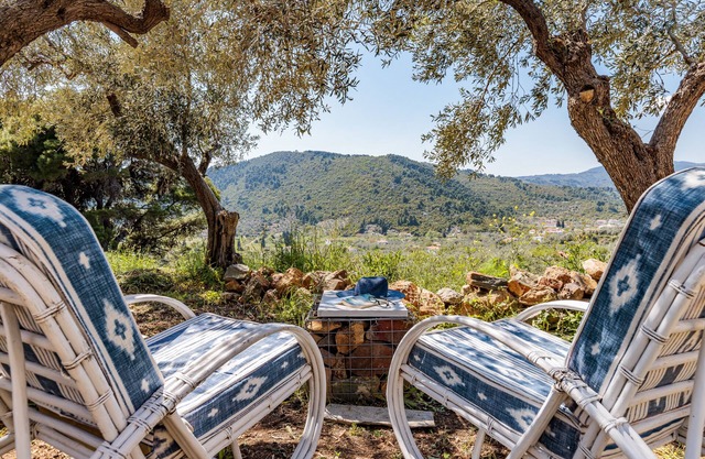 Villa Maja, cozy country stone house with view- 1 km from the beach