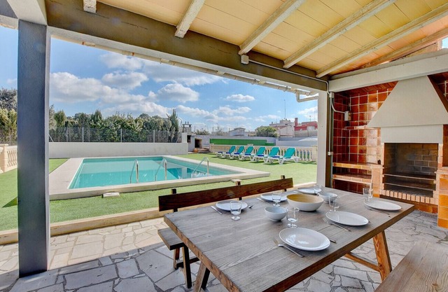 Villa Maravilas 2 next to the beach with private pool and garden