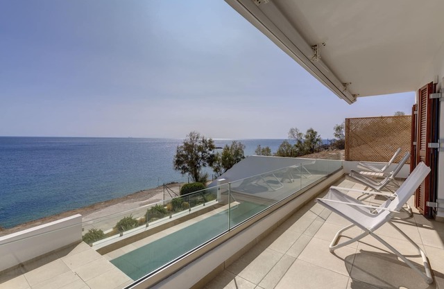Villa Marelia - Waterfront Villa in Syros