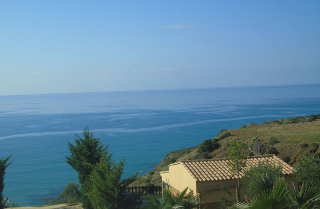 Villa Margherita on the sea beach/STARLINK connection, air conditioning.
