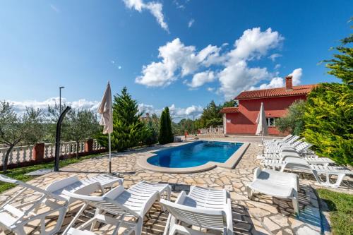 Villa Marić, a charming villa with a beautiful poolside