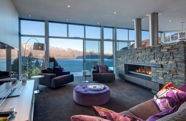 Villa Matau | Gas Fire, Lake Views, A/C, BBQ