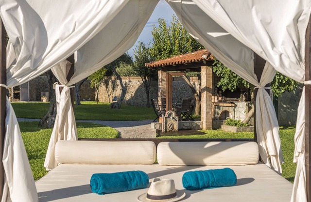 Villa Maxim, Private Pool & Tennis Court includedn