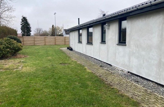 Villa med private værelser delt badeværelse/køkken, viby sj.