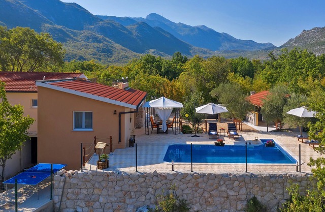 Villa Melita with heated pool in Biokovo Nature Park near Makarska