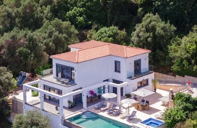 Villa Michael. Doukades Corfu. Heated pool and jacuzzi.