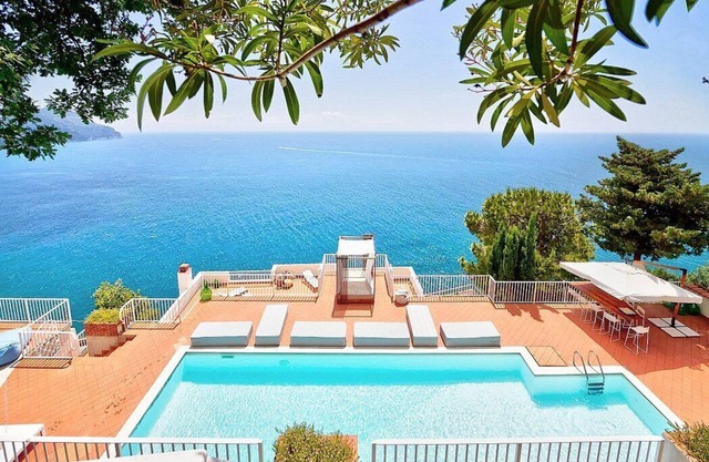 Villa Milena: A splendid and luminous two-story villa located on the high coast in front of the sea, with Free WI-FI.