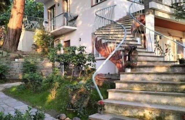 Villa Mirabella, the woods in the city.