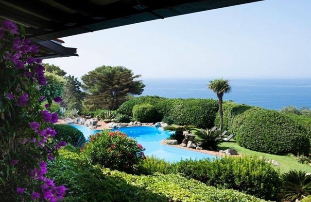 Villa Mistral stunning villa with p/pool close to the beach