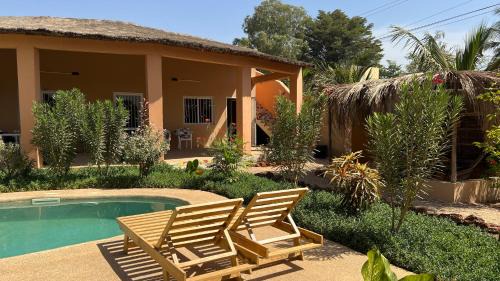 Villa mit Pool in Mbour