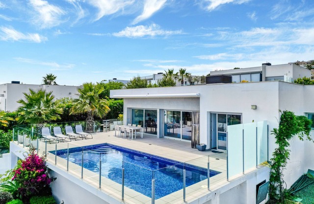 Villa "Modern Seaview" with Private Pool & Wi-Fi