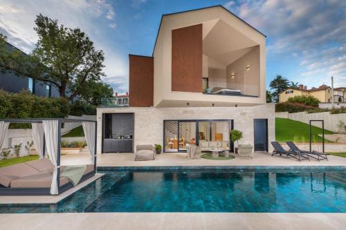 Villa Mol by Villsy