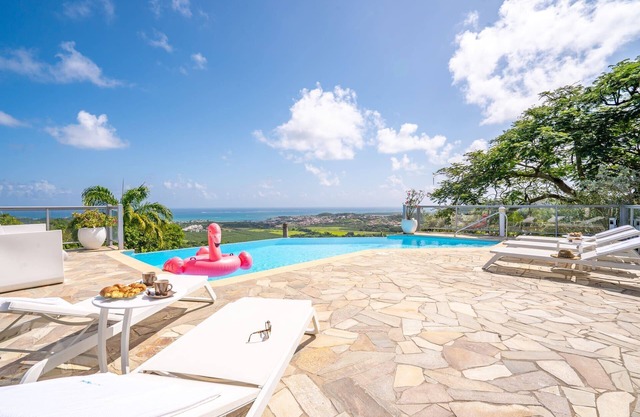 Villa Montabel - Five Bedroom Villa, Sleeps 11