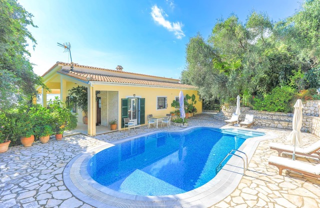 Villa Natasha:Superb views, private pool and gardens