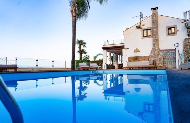 Villa Naxos - Eight Bedroom Villa, Sleeps 18
