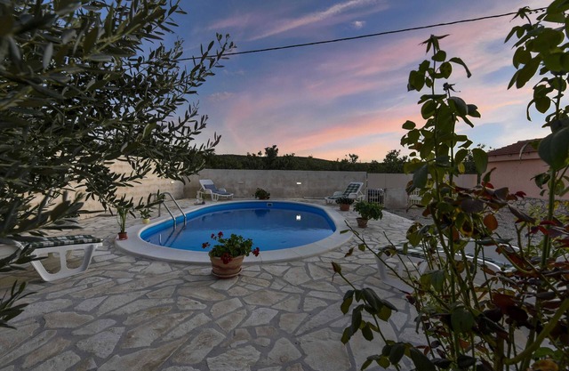 Villa Nea with mountain view, 3 bedroom, private pool, near beach, rural