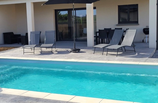 Villa Neuve Avec Piscine Privée à Vallon Pont D'arc