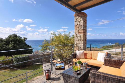 Villa Nikolas stone house with stynning seaview