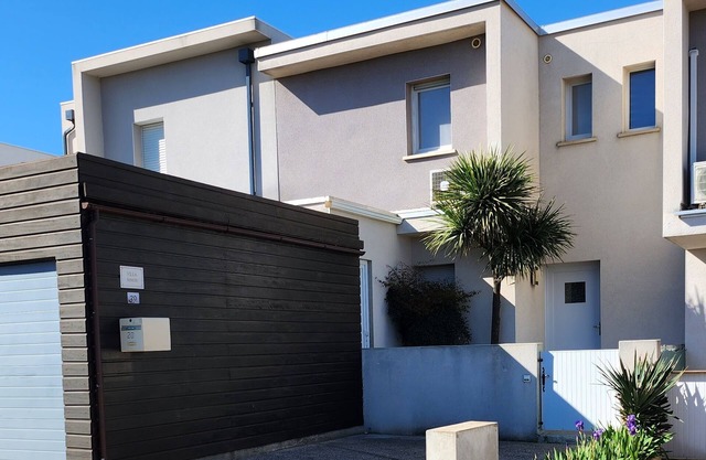 Villa NINON, Quiet neighborhood house 8 minutes from the sea