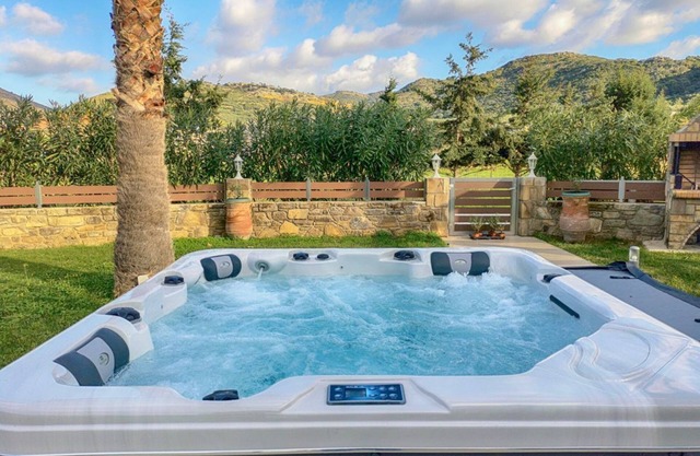 Villa Nopigia - Three Bedroom Villa, Sleeps 6