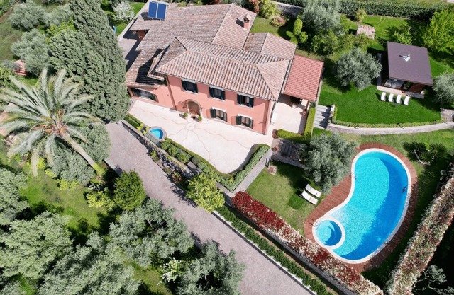 Villa Olive Garden Private Spa Retreat & Tennis court - Luxe Estate