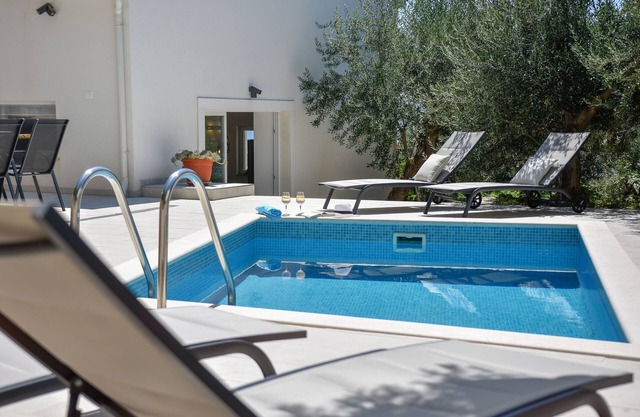 Villa OLIVE TREE with Heated Pool, Sea View & Close to the beaches