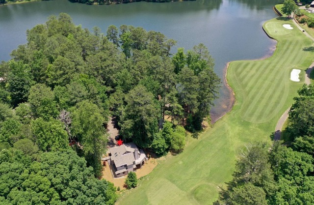 Villa on 9 - Fireside Sips, Golf Views & Exclusive Extras in Big Canoe