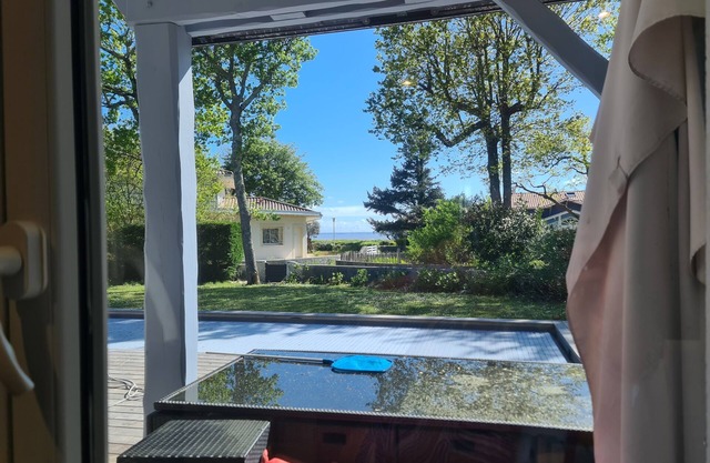 Villa on the edge of the Arcachon basin in Taussat with heated swimming pool