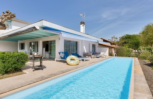 Villa on the Port of Taussat with swimming pool