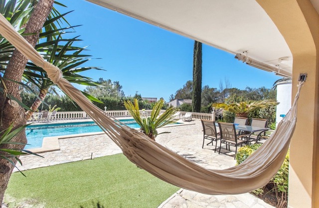 Villa, only 15 min from Palma, 12 pax, large pool, WIFI FREE, AACC, Sat TV