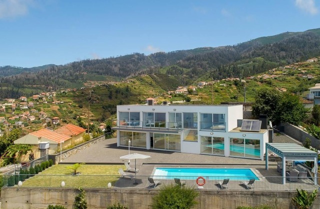Villa Panoramica ,Moradia de Luxo com 4 Quartos, piscina e vista mar