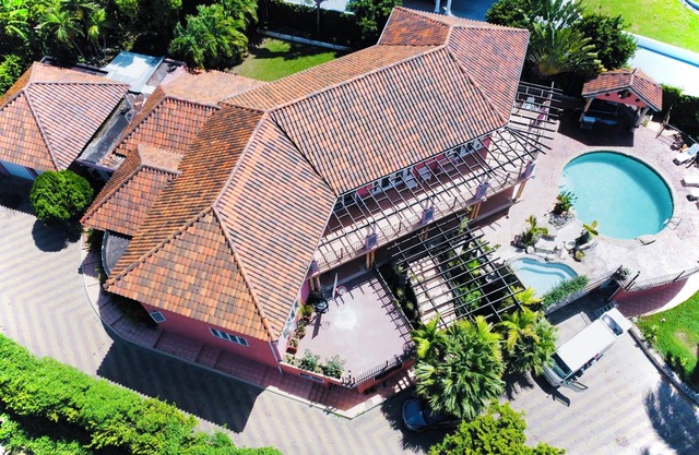 Villa Paradise- Pool, Jacuzzi & More