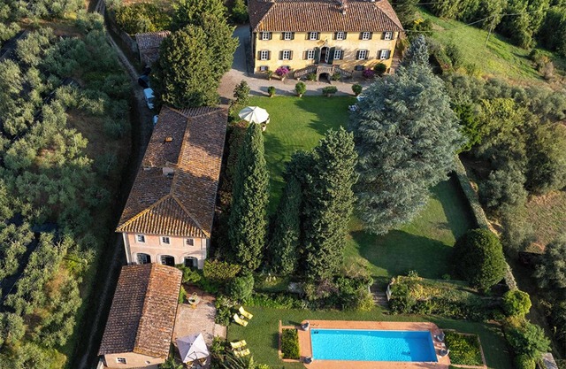VILLA PARADISO, stunning XVII century villa on the hills at 7 kms east of Lucca