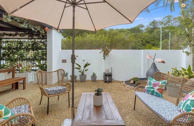 Villa Paralia - Mediterranean Entertainers' Home in The Heart of Currumbin - Min. 3 Night Stays -