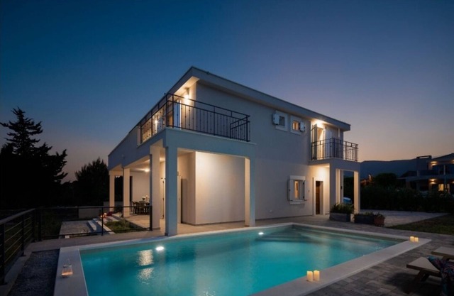 Villa Pensa - First line to the sea, newly built luxury villa