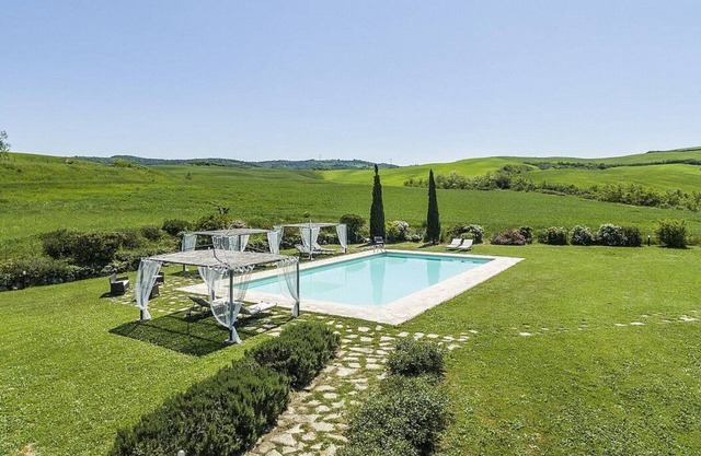 Villa Pernice: An elegant and welcoming two-story villa surrounded by the greenery, with Free WI-FI.