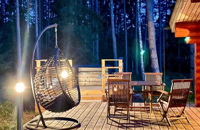 Villa Pihlajanmarja – Stunning Log Villa on a Waterfront Estate